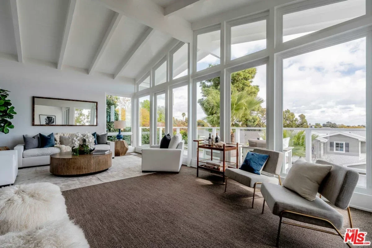 bright and spacious villa with ocean views in Los Angeles