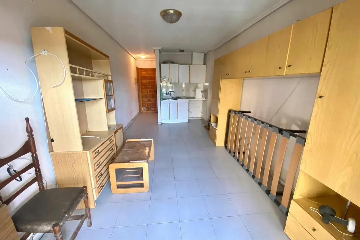 Вид на кухню в квартире-студии в квартире в Испании