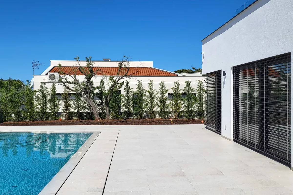 Moderne Villa in Kroatien mit Swimmingpool