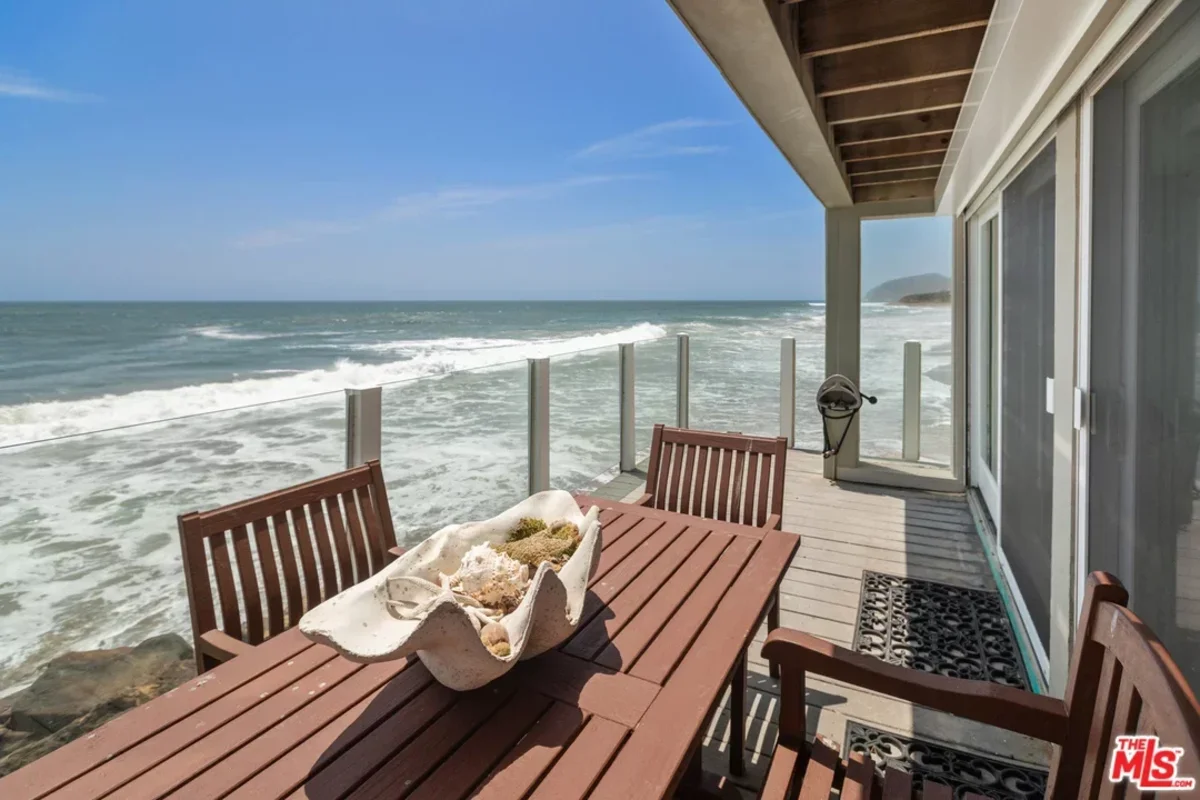Ocean Front Cottage in Ventura County, California