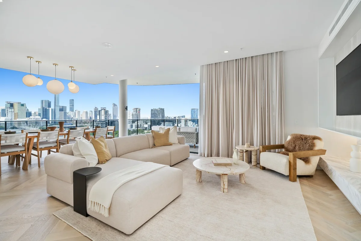 living room with panoramic view