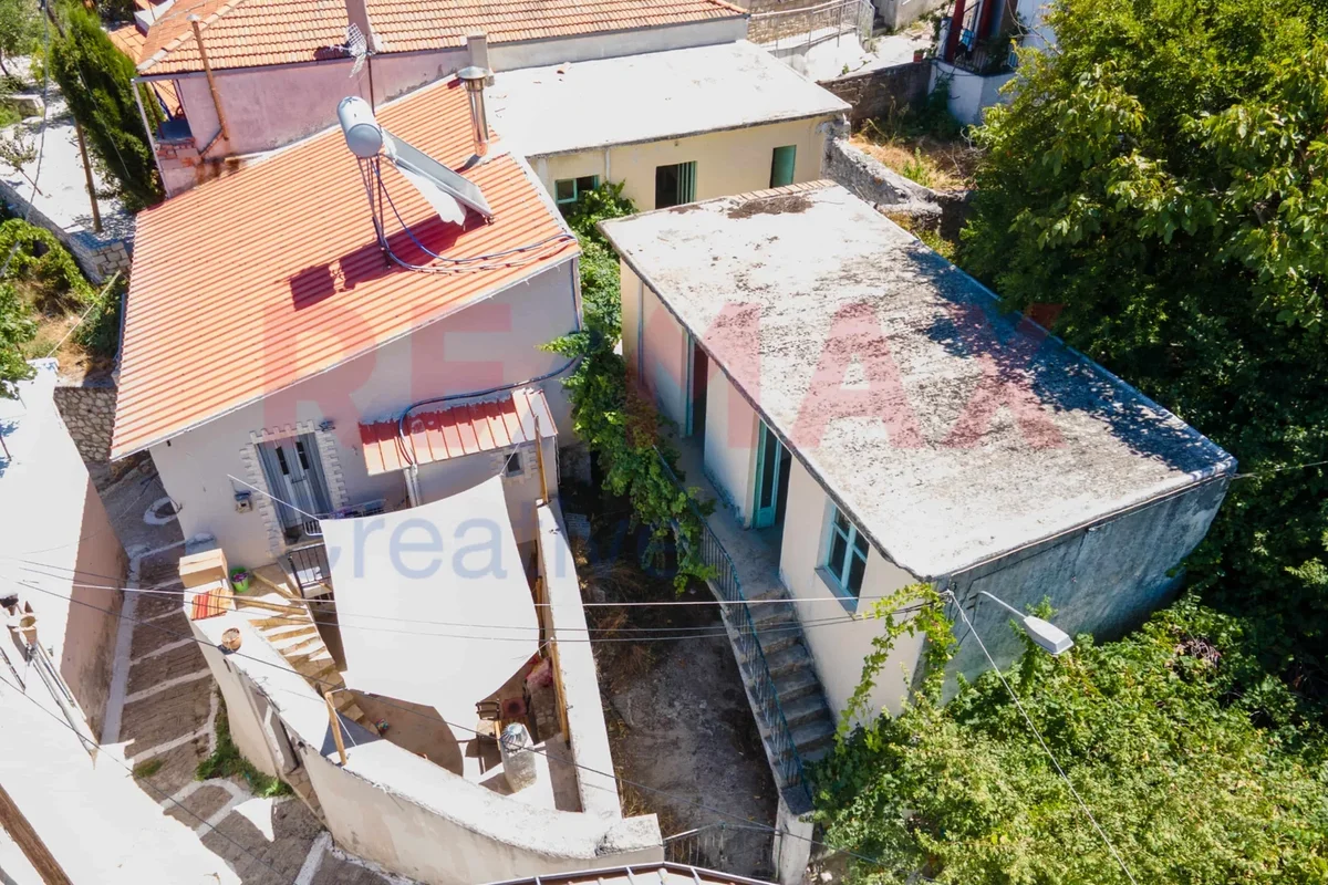 Blick auf ein verlassenes Haus in dem traditionellen Bergdorf Patsos auf der Insel Kreta, Griechenland