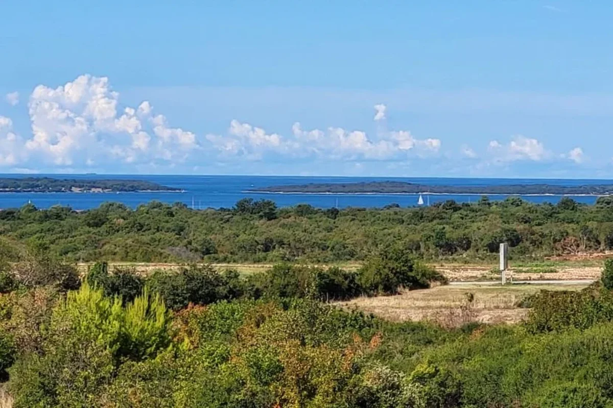 view of nature and the sea