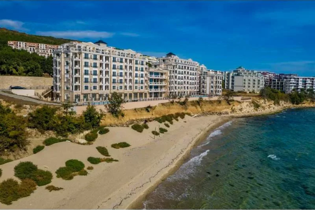 The Onyx complex by the sea