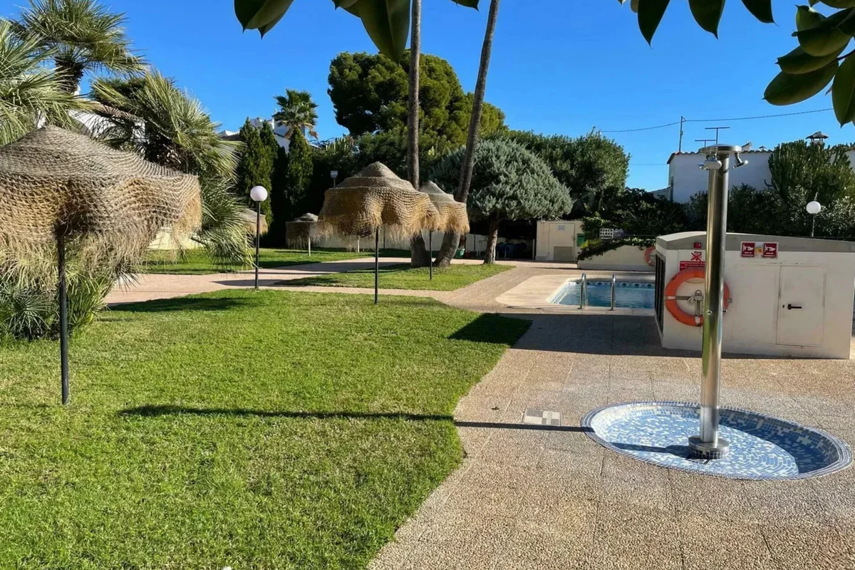 Dziedziniec kompleksu mieszkalnego w Calpe