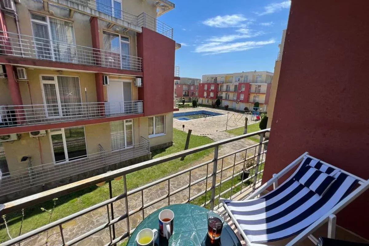 Двор жилого комплекса в Солнечном Береге в Болгарии