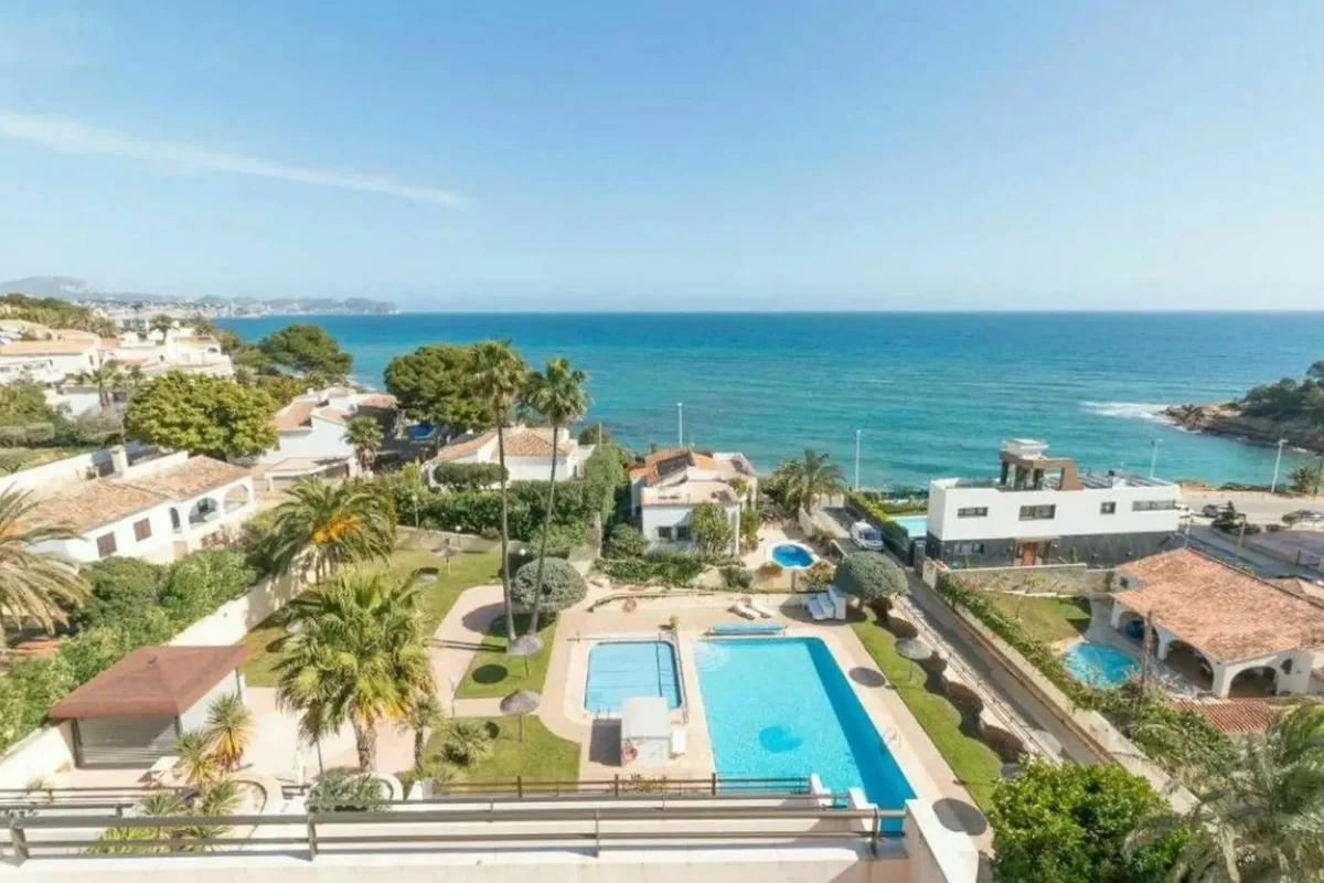 Widok na Morze Śr&oacute;dziemne ze studia w Calpe