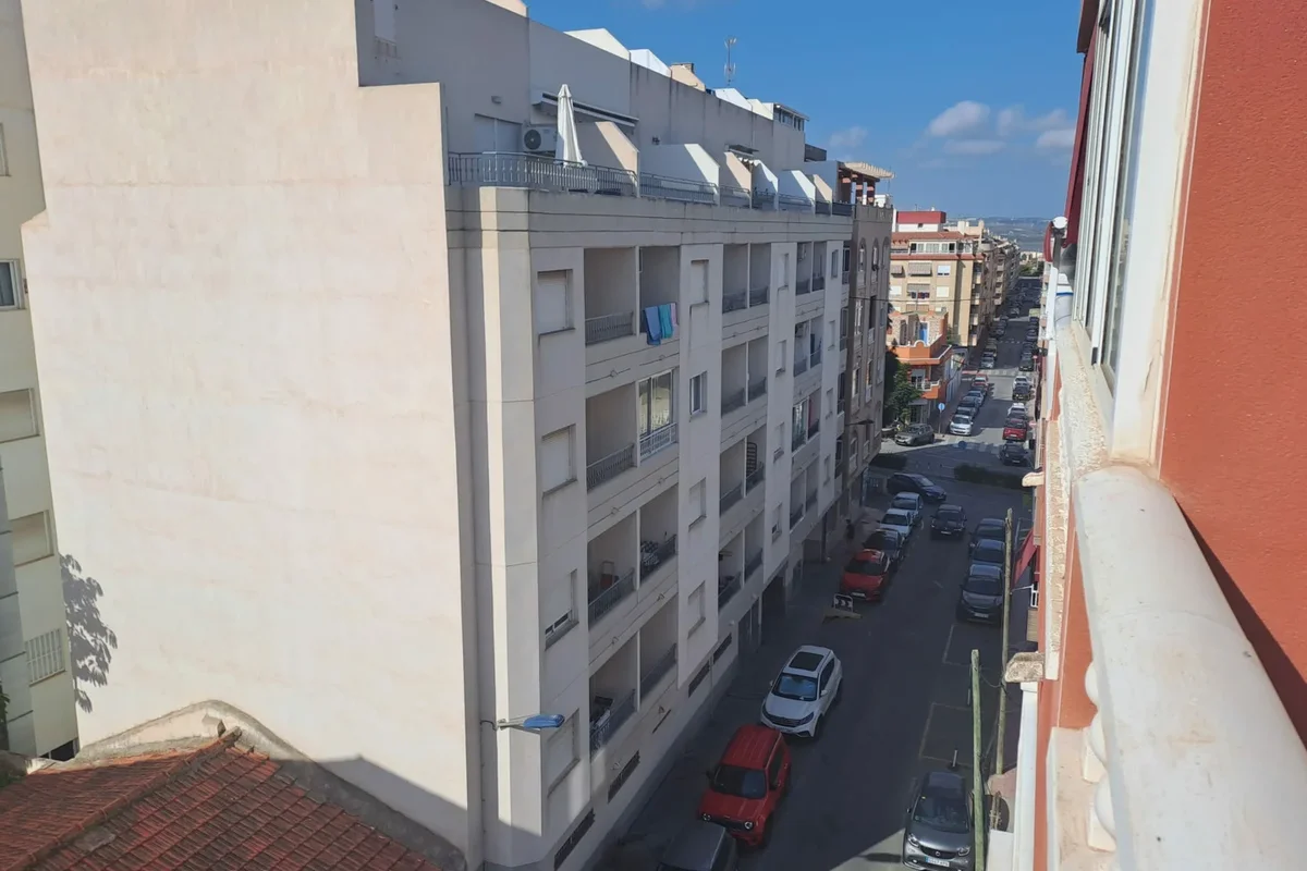 Widok z balkonu mieszkania w Torrevieja w Hiszpanii