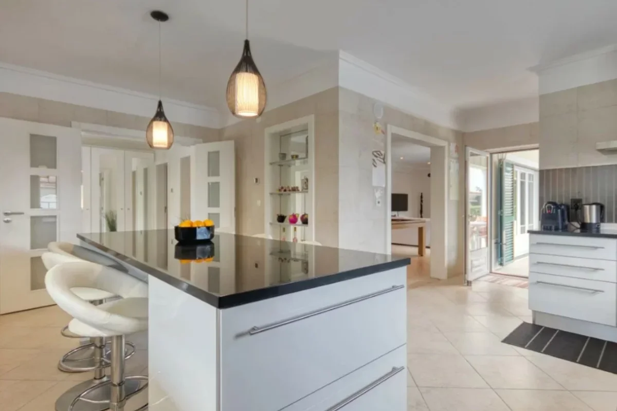 Вилла с португальской архитектурой в Вау, Обидуш