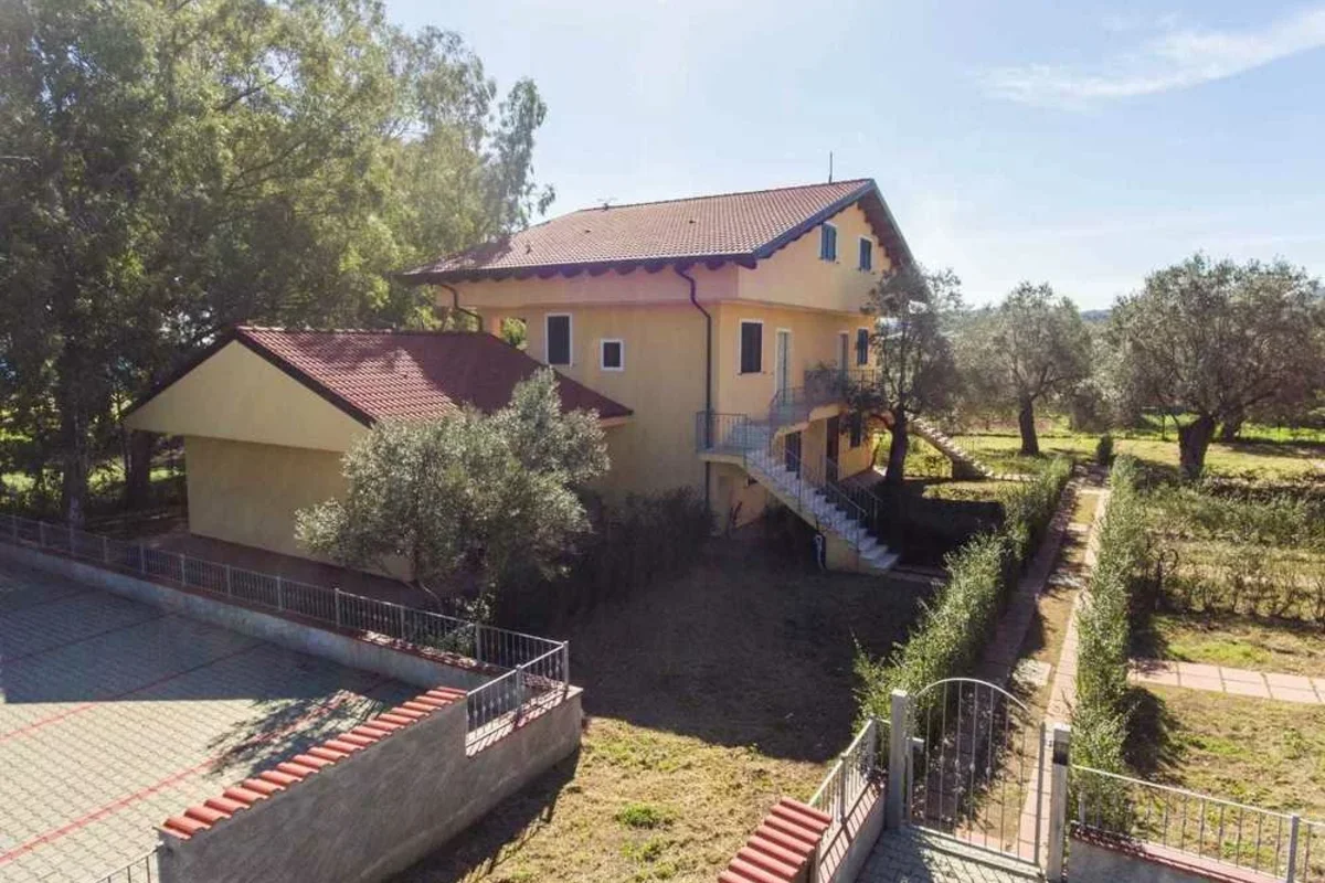 Maison de ville moderne avec jardin dans un village de vacances