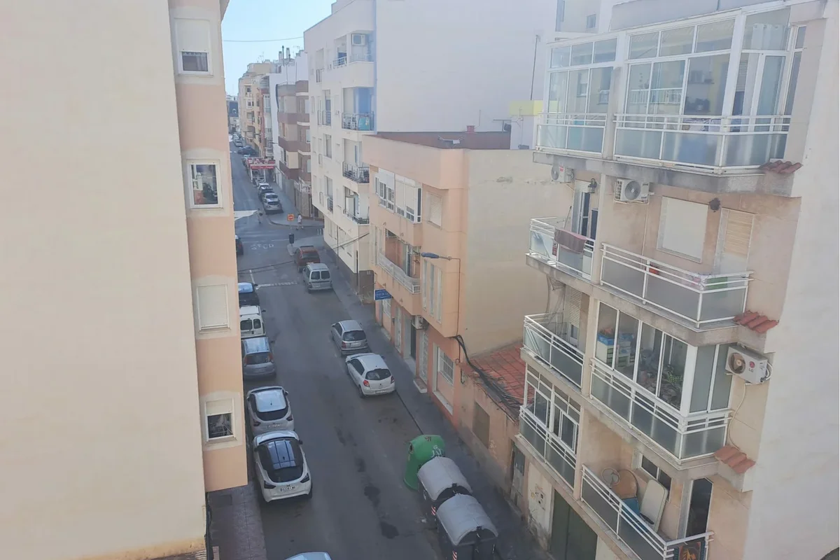 Widok z balkonu mieszkania w Torrevieja w Hiszpanii