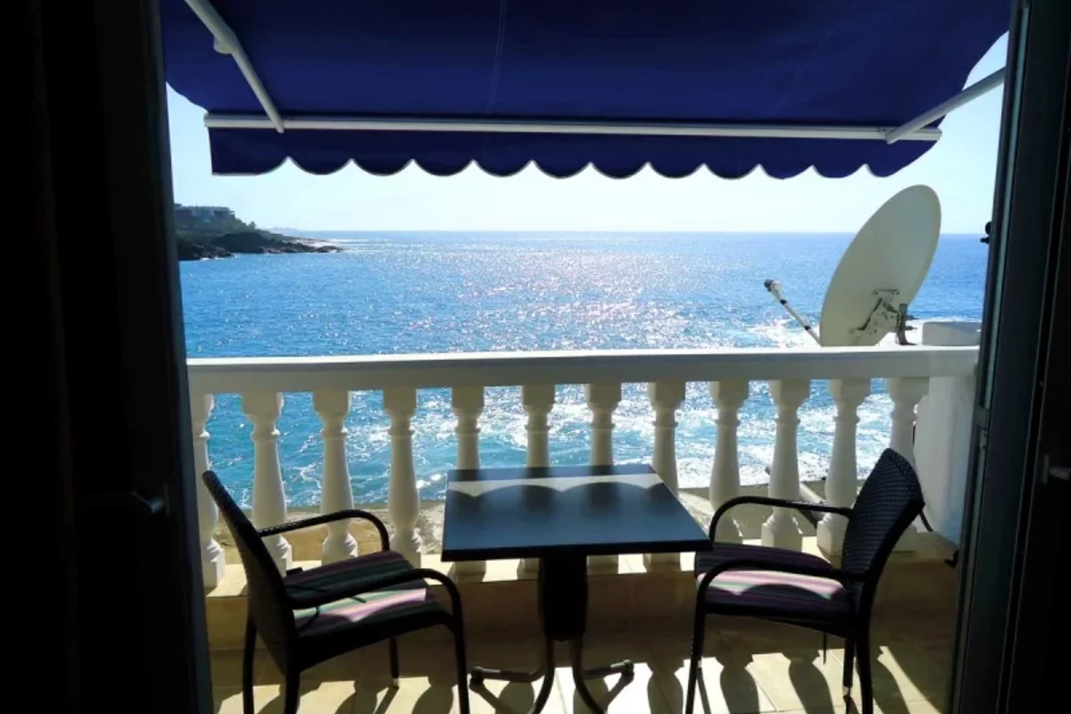 Balkon z widokiem na ocean na Teneryfie