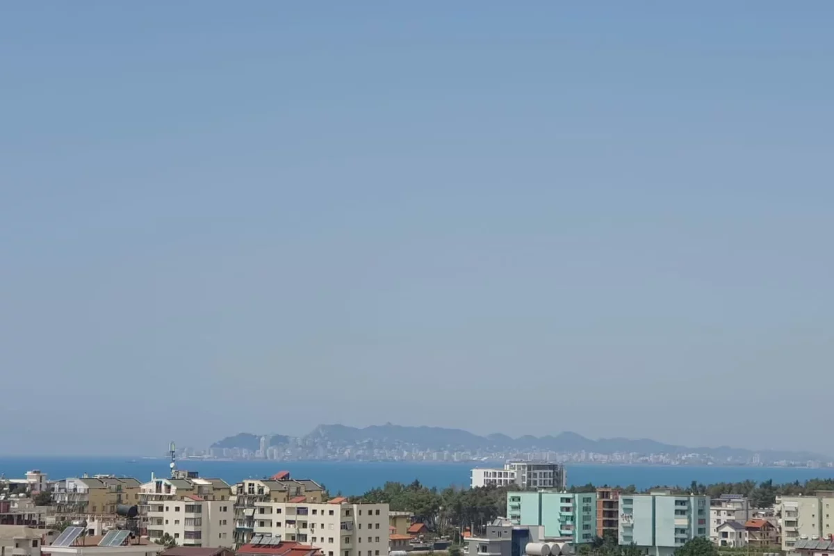 вид на море из квартиры в албанском Дюрресе