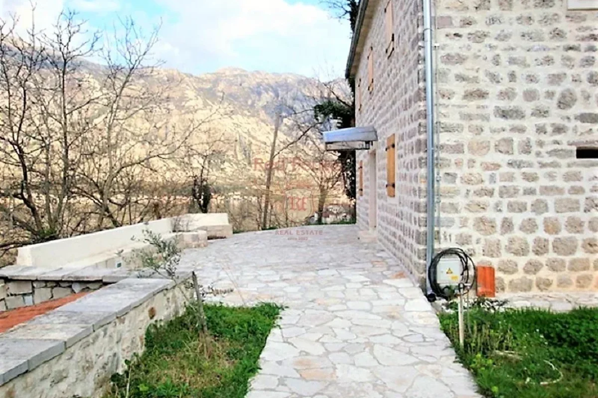 hübscher Innenhof einer Villa in Montenegro