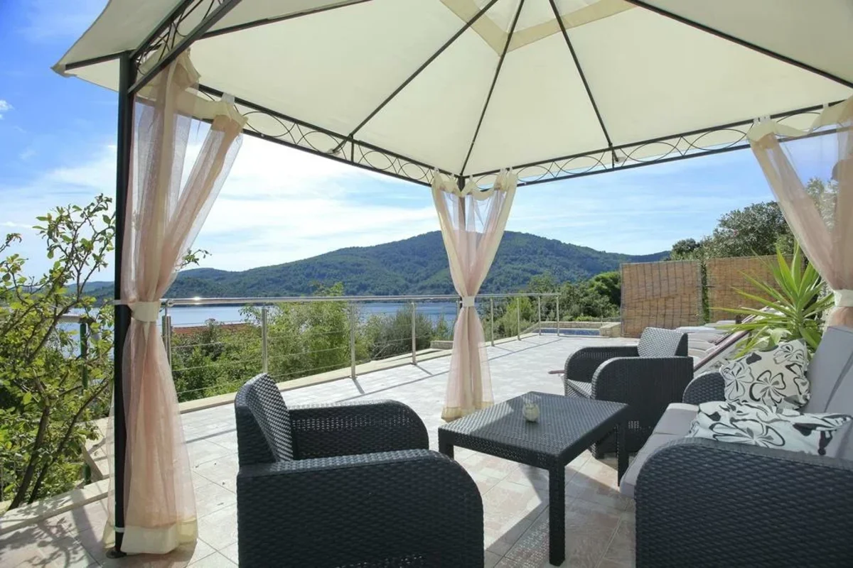 Каменная вилла на острове Корчула