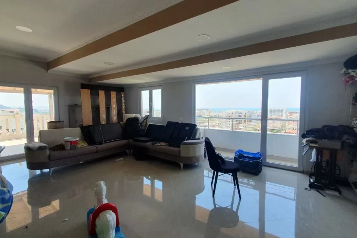 spacious apartment in Durr&euml;s with a good view