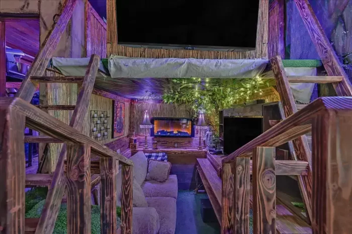 дом с комнатами в стиле пиратских кают в Лас-Вегасе