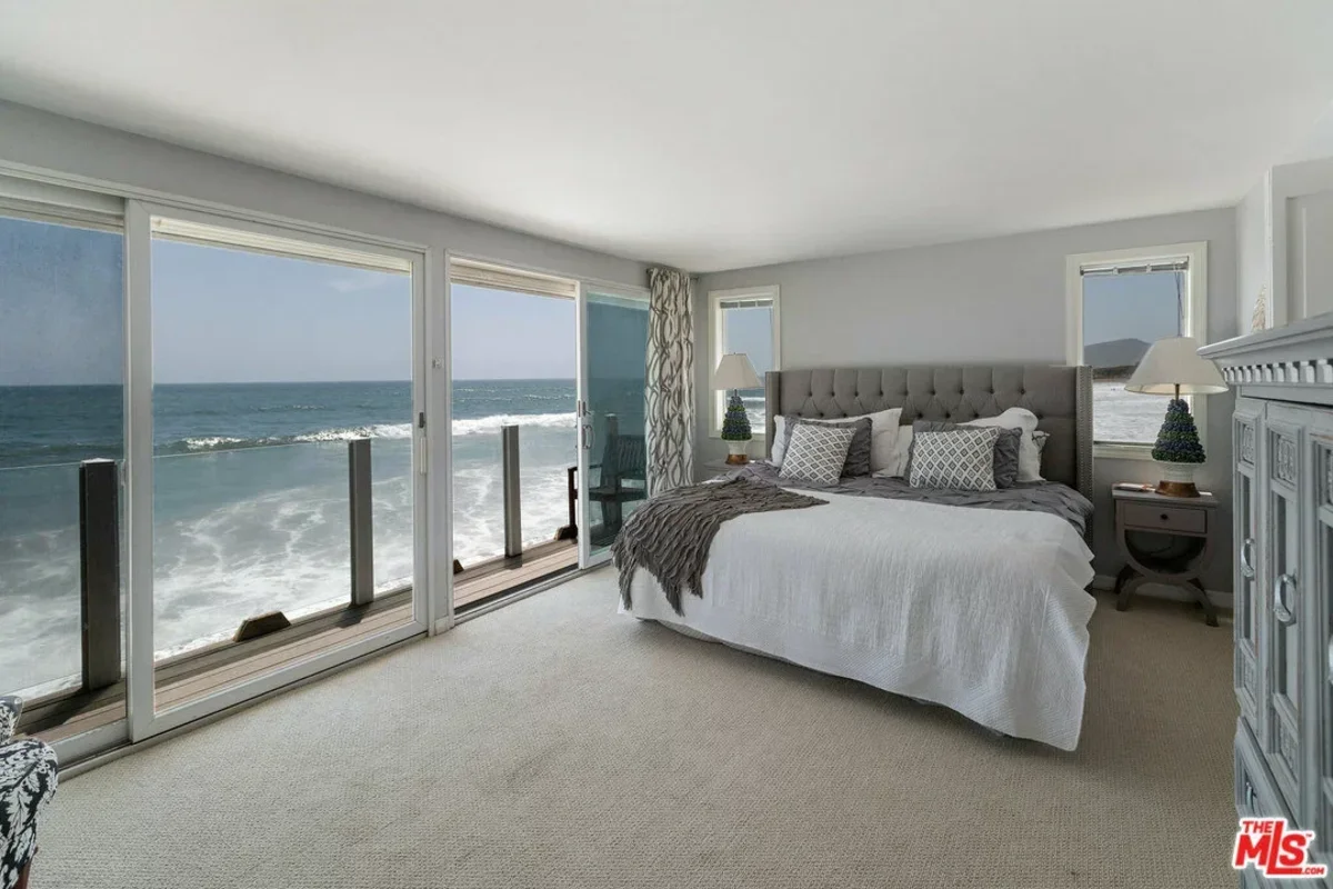 Ocean Front Cottage in Ventura County, California