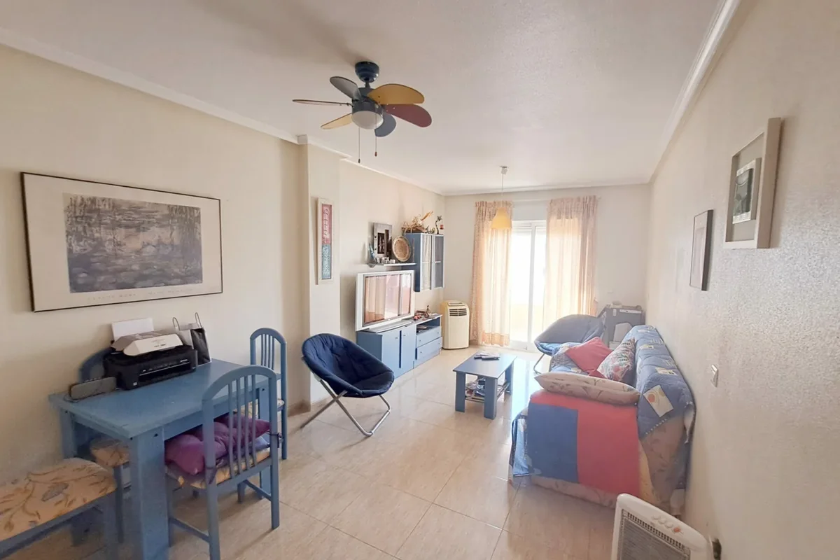 Pok&oacute;j dzienny w mieszkaniu w Torrevieja, Hiszpania