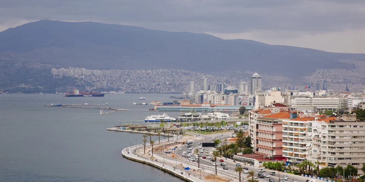 Widok na miasto i Morze Egejskie, Izmir, Turcja
