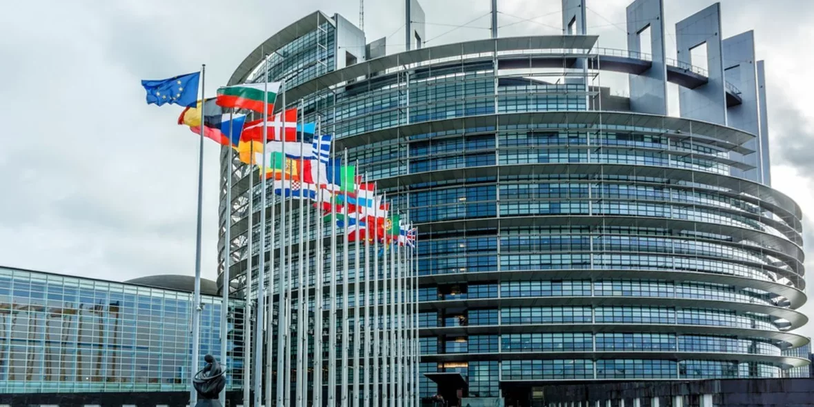 Депутаты Европарламента призывают отказаться от «золотых виз и паспортов» 2022