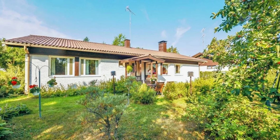 Идеальный дом для жаркого лета. В Финляндии за €35,000 продается коттедж у лесного озера 2022