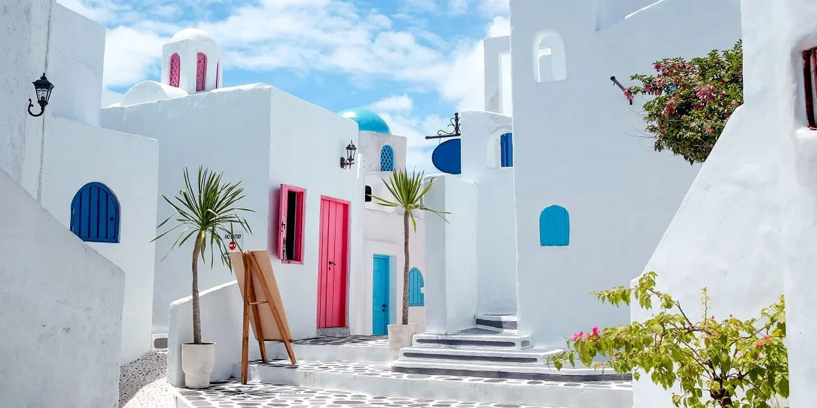 «Our goal is to serve and cover the property needs of our clients the way is best for them». How the Erasmos Group works