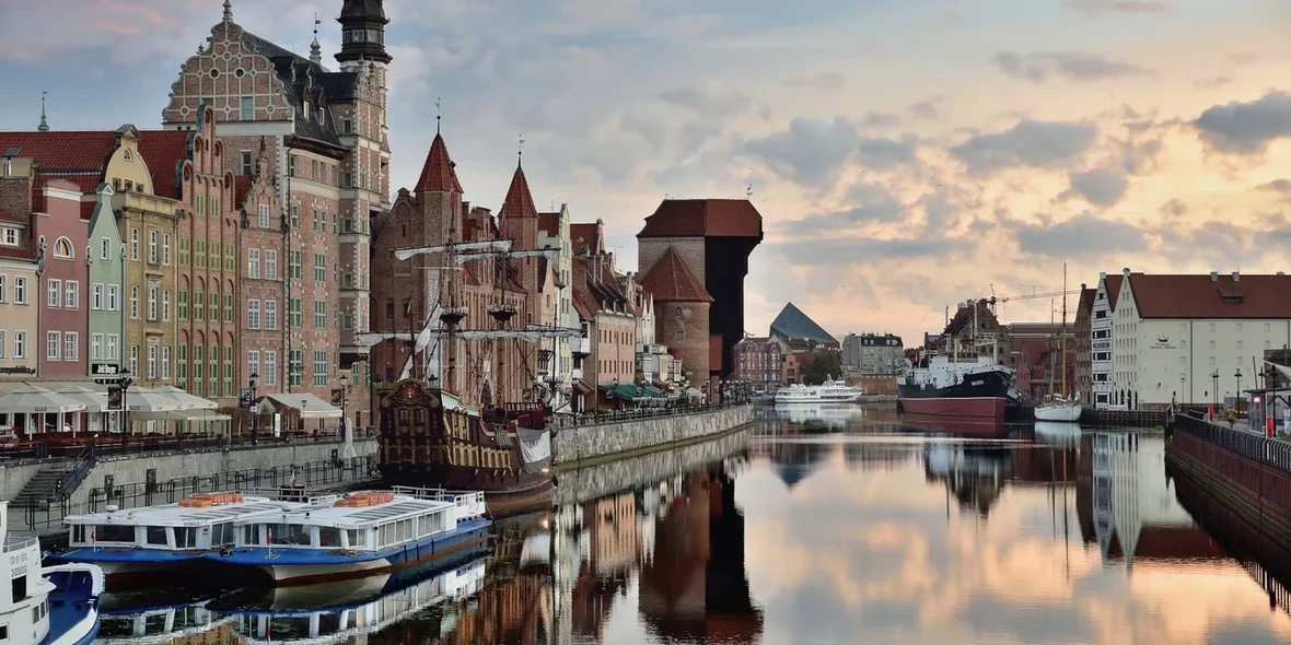 How to get citizenship, a residence permit, or permanent residence in Poland. The East West Reals company experts provide the information 2020