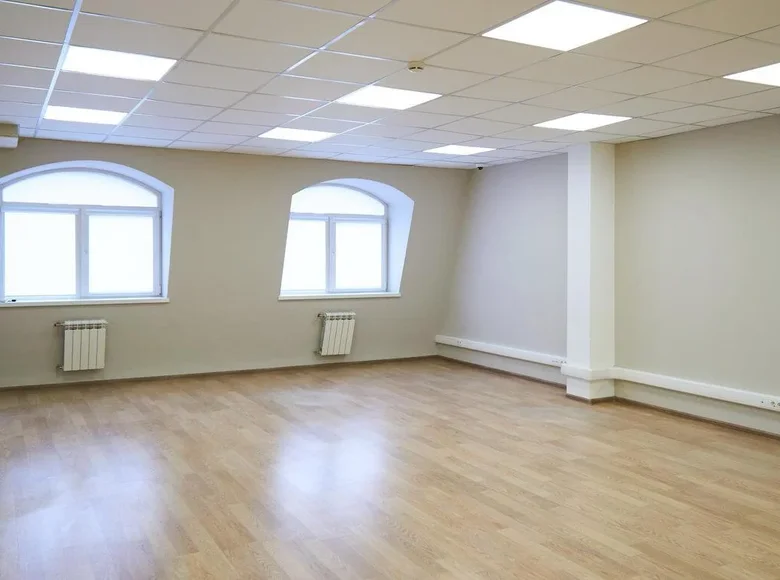 Oficina 2 habitaciones 84 m² en Minsk, Belarús