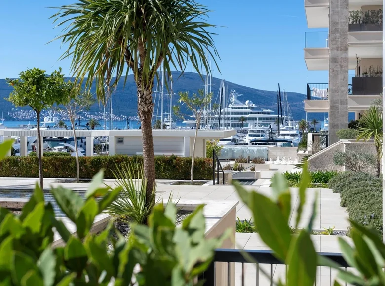 Mieszkanie 6 pokojów 193 m² Tivat, Czarnogóra