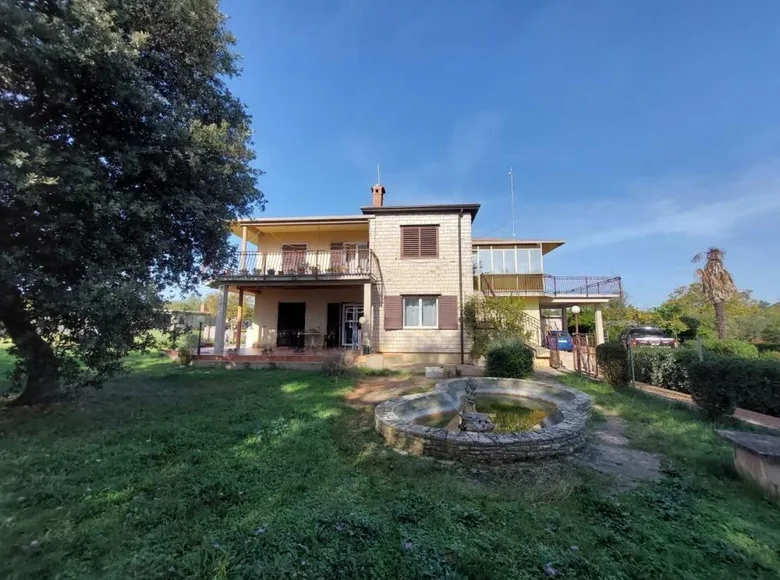 villa de 5 chambres 330 m² Brtonigla, Croatie