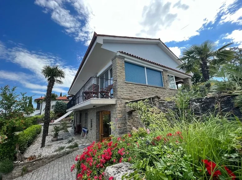 House 230 m² Izola, Slovenia