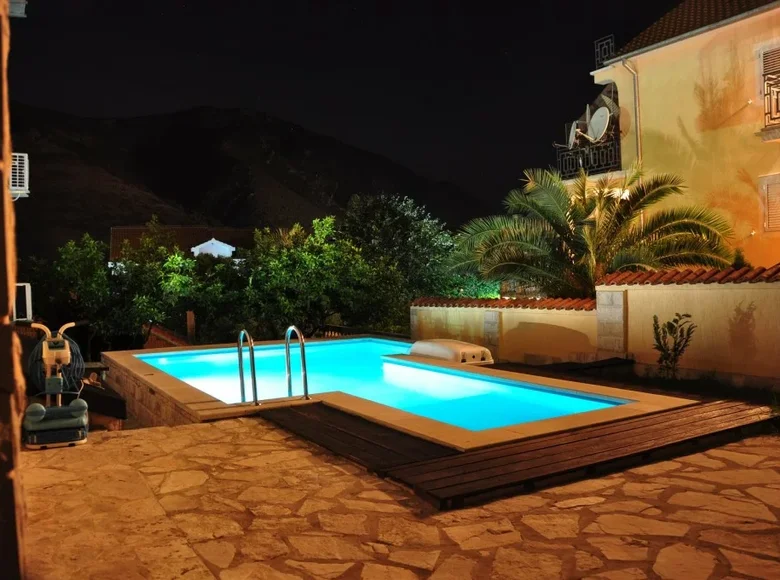 Villa 8 chambres 400 m² Dobrota, Monténégro