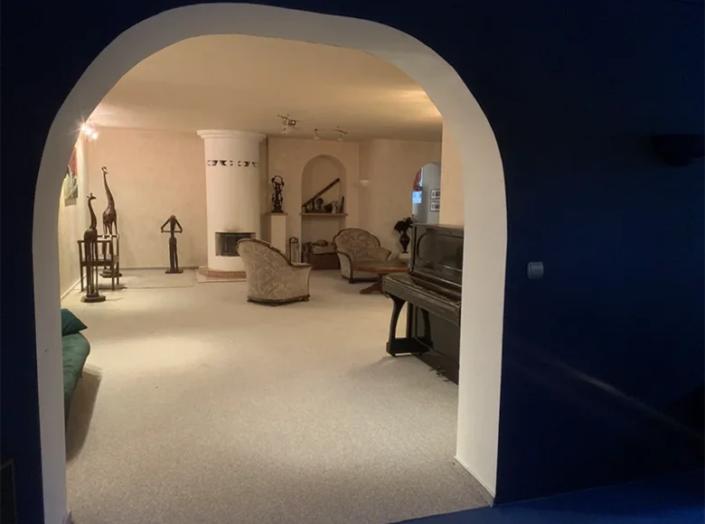 Mansion 6 bedrooms 1 000 m² Magdalenka, Poland