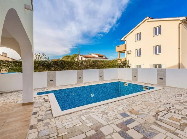 6 bedroom villa 456 m² Omisalj, Croatia