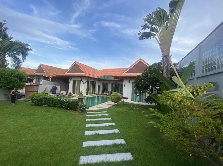 villa de 3 chambres 320 m² Huai Yai, Thaïlande