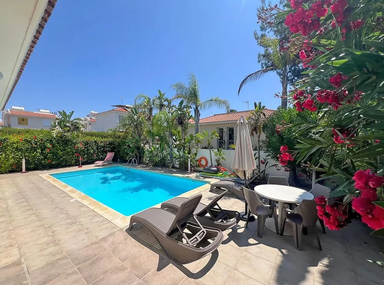 2 bedroom house 80 m² Pervolia, Cyprus