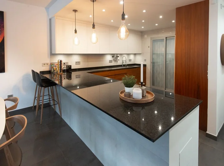 Квартира 4 спальни 116 м² Фуэнхирола, Испания