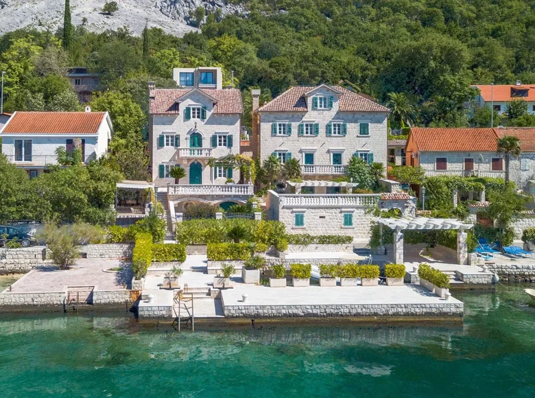 4 bedroom Villa 436 m² Dobrota, Montenegro