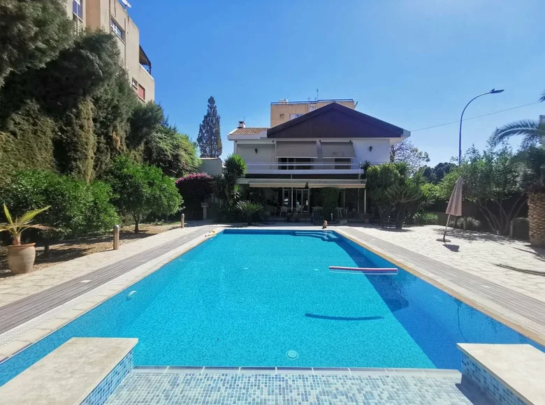 5 bedroom house 424 m² Strovolos, Cyprus