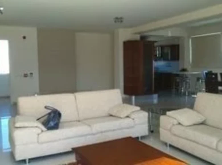 Инвестиционная 1 070 м² Никосия, Кипр