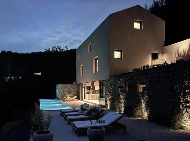 4 bedroom house 350 m² Motovun, Croatia