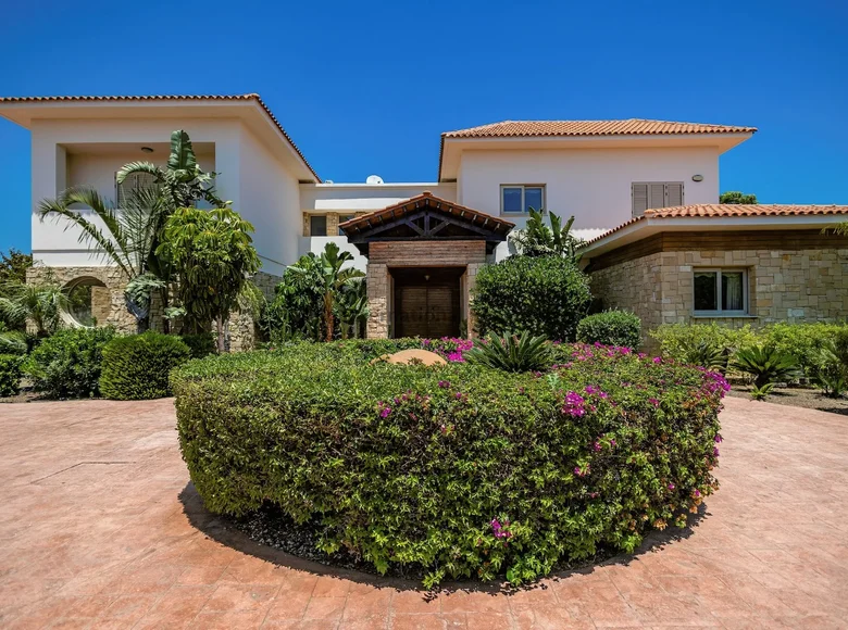 6 bedroom villa 960 m² Paralimni, Cyprus