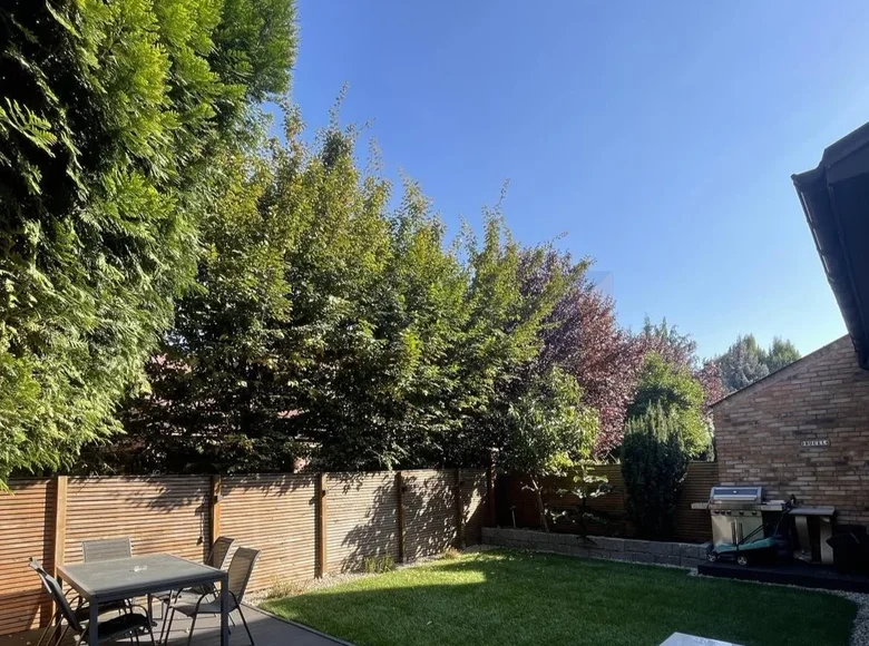 Dom 5 pokojów 170 m² w Warszawa, Polska