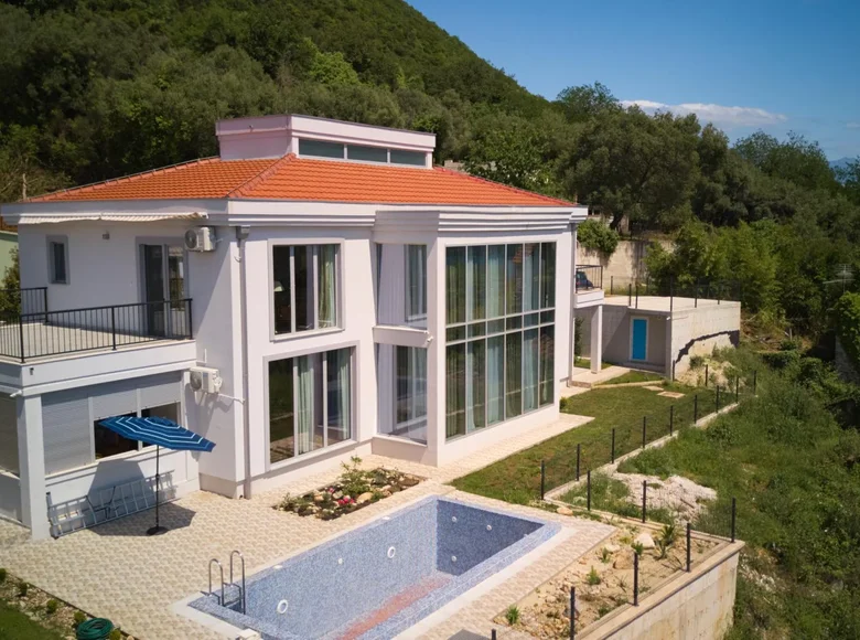 Квартира 4 спальни 335 м² Кумбор, Черногория