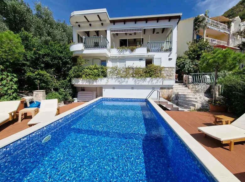 3 bedroom villa  in Sveti Stefan, Montenegro