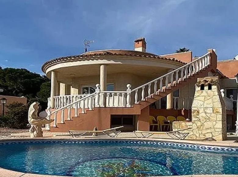 3-Schlafzimmer-Villa 220 m² Torrevieja, Spanien