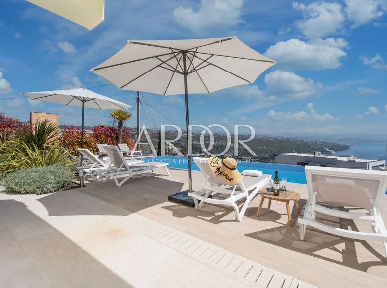 4 bedroom house 300 m² Pobri, Croatia