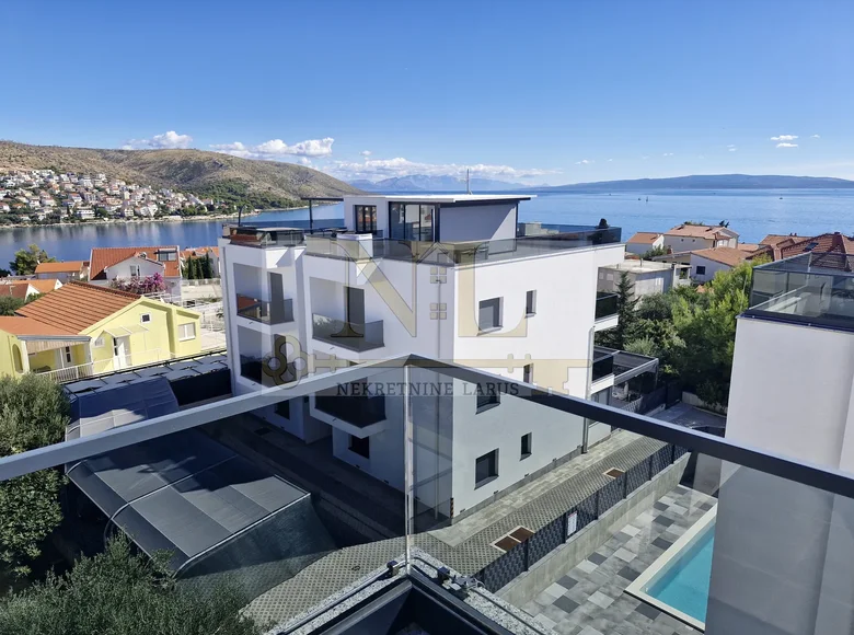 2 bedroom penthouse Okrug Gornji, Croatia