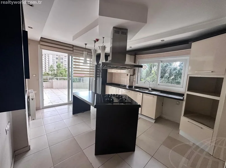5 room apartment 200 m² Mezitli, Turkey